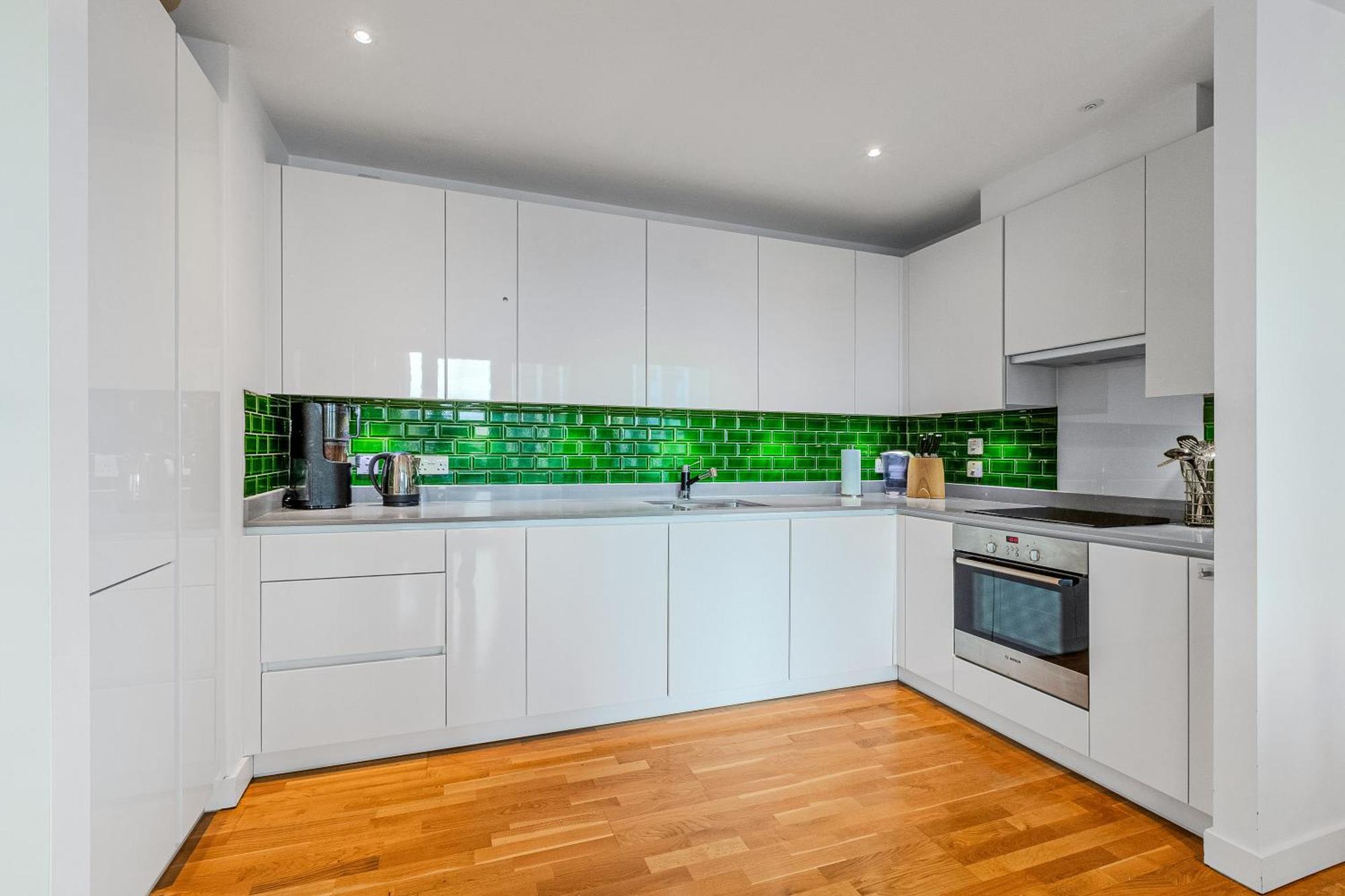 Ferienwohnung New Listing! 2Br With Balcony In Stratford, 3Min Dlr London Exterior foto